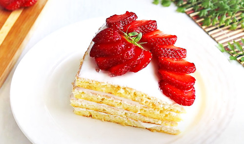 Торт с ягодами на сковороде