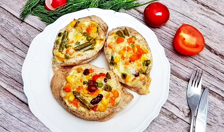 Куриная грудка с овощами и сыром в духовке