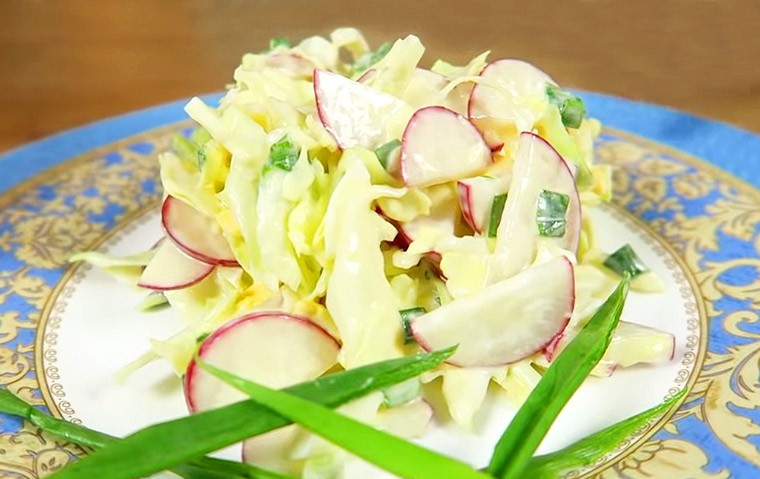 5 полезных салатов из молодой капусты