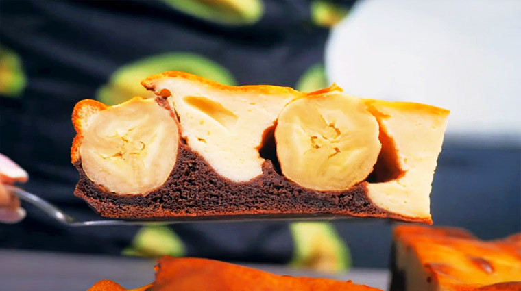 Шоколадно-творожный пирог с бананом